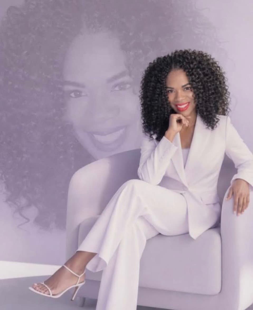 Anna Maxwell — 24-Hour Mobile Notary & Certified Paralegal